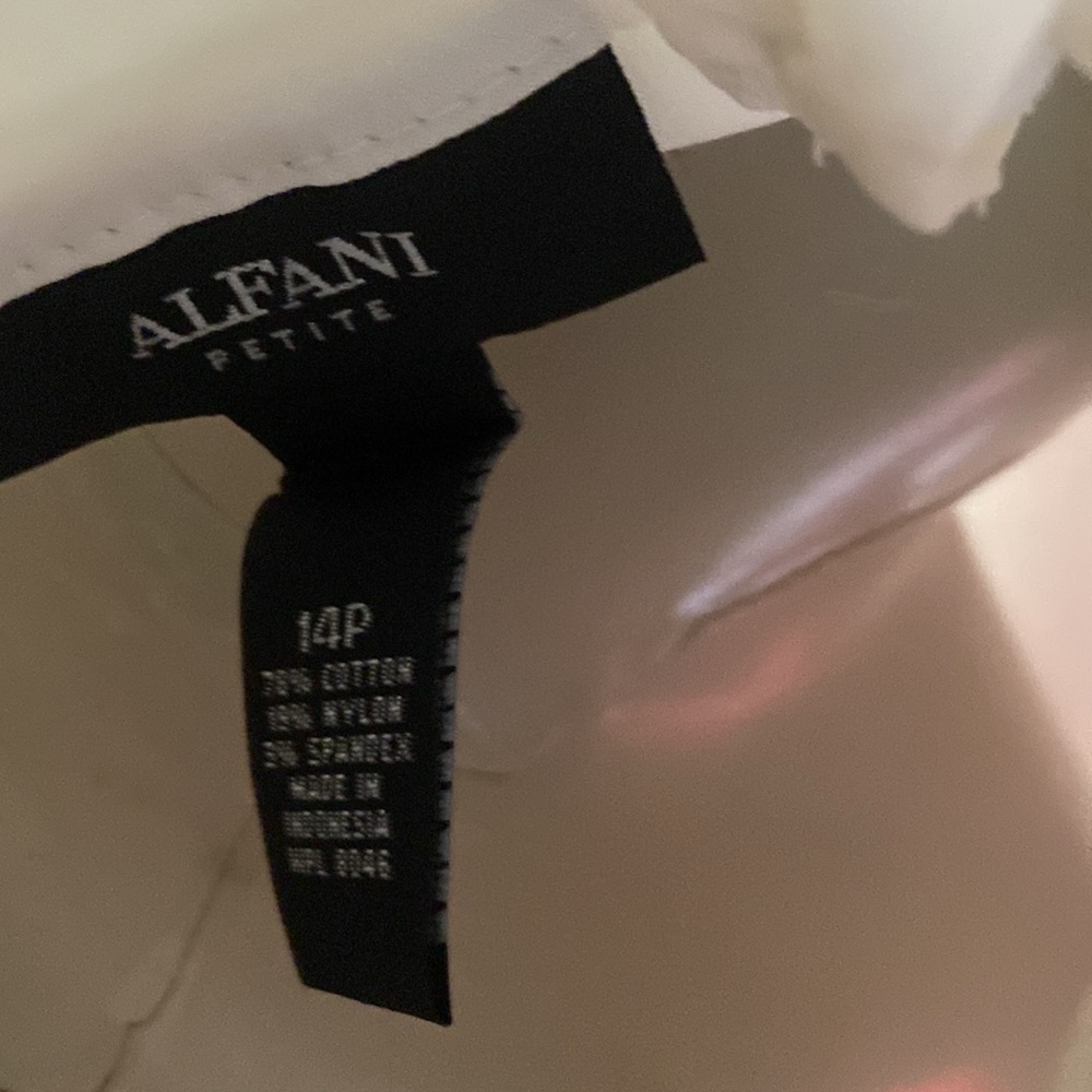ALFANI White Blouse. - Picture 6 of 6